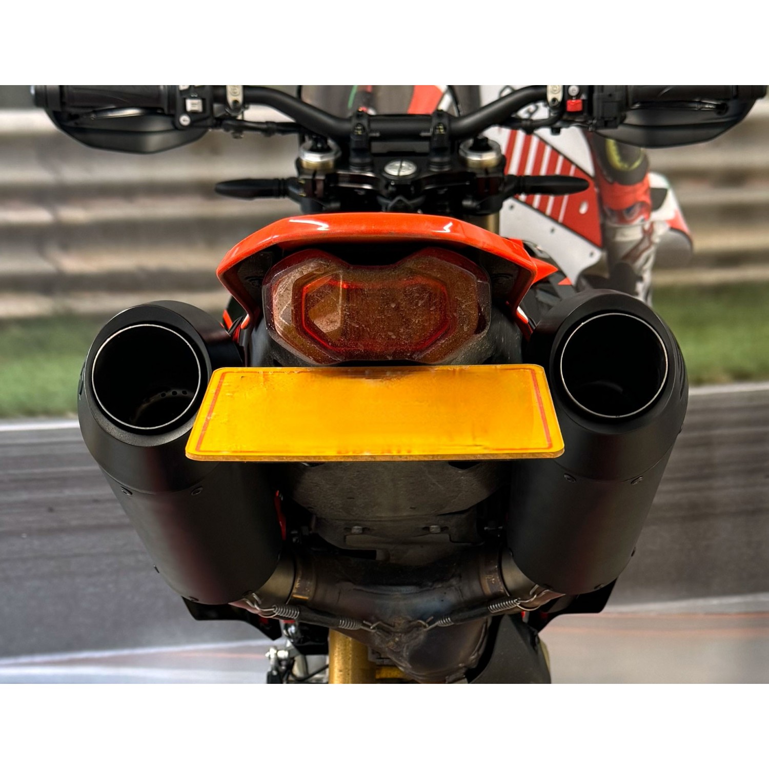2024-2026 Hypermotard 698 Mono Twin Slip-on 画像 6